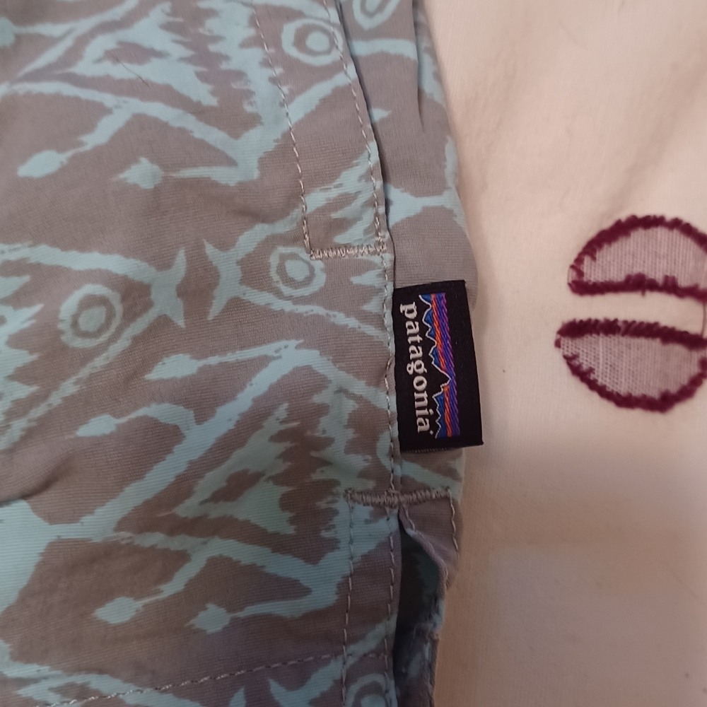 Patagonia Gray and Seafoam Fish Patterned Shorts Small - Picture 2 of 5